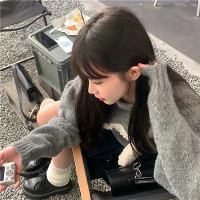 男爵的同桌小女生
